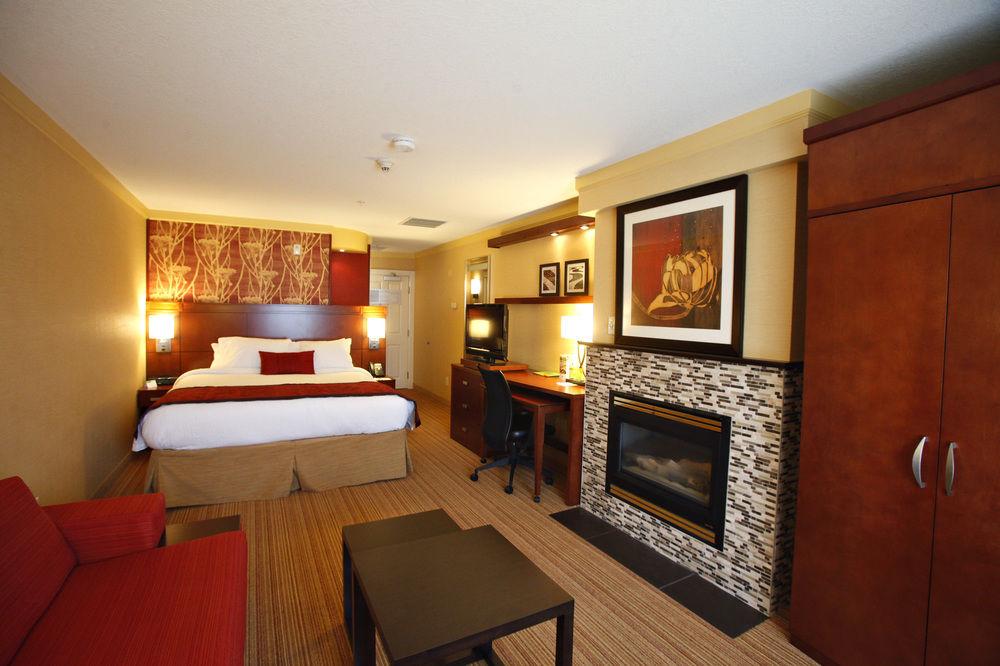 Courtyard By Marriott Waterloo St. Jacobs Exterior foto